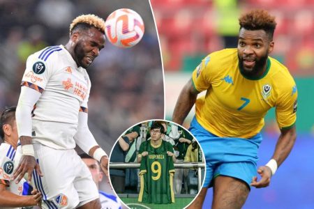 rewrite this title in Arabic Ex-MLS player Aaron Boupendza dead at 28 after falling from 11th floor of building in China