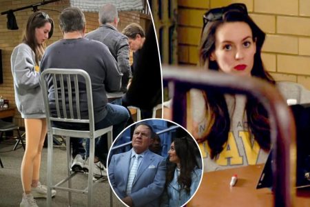 rewrite this title in Arabic Bill Belichick slams CBS for ‘false narrative,’ defends girlfriend Jordon Hudson after controversial interview