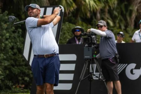 rewrite this title in Arabic PGA Tour pro Wesley Bryan suspended for playing in LIV golf-backed YouTube event