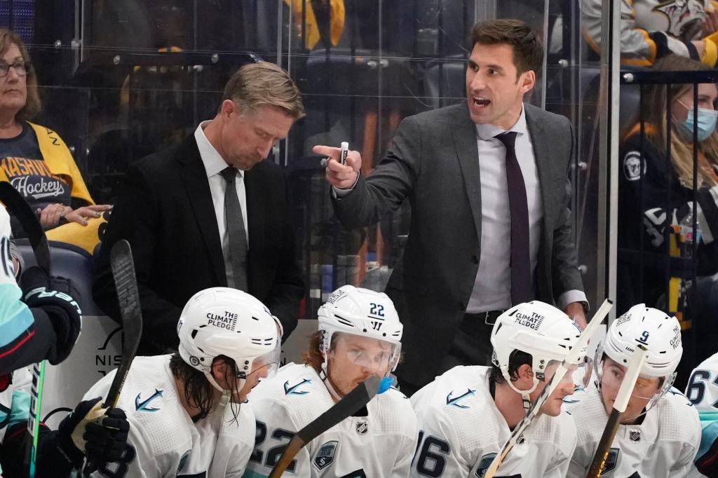 rewrite this title in Arabic Rangers coaching candidates: The intriguing options to replace Peter Laviolette