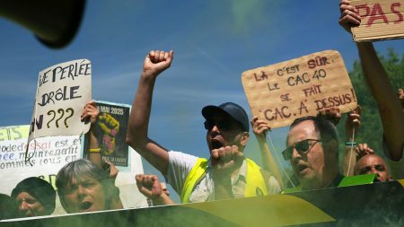 rewrite this title in Arabic Trump’s tariffs overshadow marches across Asia as world marks Labour Day