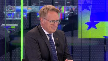 rewrite this title in Arabic Frontex chief Hans Leijtens vows to change organisation’s culture within three years