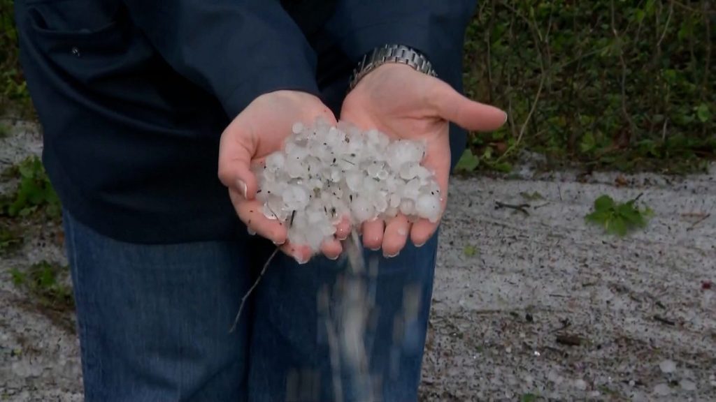 rewrite this title in Arabic Video. Severe storms lash southern Poland, causing widespread damage