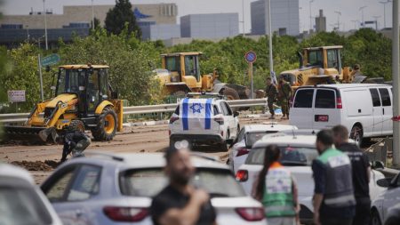 rewrite this title in Arabic Missile from Yemen hits Tel Aviv’s Ben Gurion airport