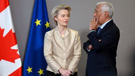 rewrite this title in Arabic Meet the MEP who wants to bring Canada into the European Union