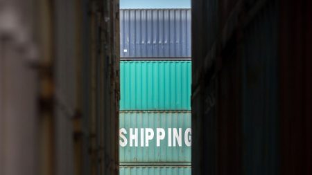 rewrite this title in Arabic New India-to-Europe ‘spice route’ gains traction amid global tensions