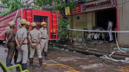 rewrite this title in Arabic Video. Deadly blaze tears through hotel in Kolkata, killing at least 14