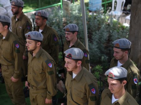 جيش الاحتلال يعاقب جنديين رفضا العودة لحرب غزة