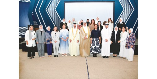 محافظ الأحمدي: القيادة السياسية حريصة دائماً على تمكين المرأة ودعمها بمختلف الميادين