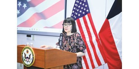 السفيرة الأميركية: استضافة الكويت لقواتنا وقيادتها للمبادرات الإنسانية تسهم في ردع التهديدات