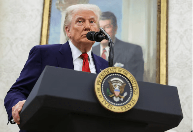 رسوم جمركية بنسبة 100%.. ترامب يهدد الأفلام الأجنبية ويثير جدلاً واسعاً في صناعة السينما