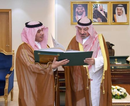 أمير نجران يطّلع على مبادرة «نخدمهم بعناية» لخدمة ضيوف الرحمن في موسم الحج