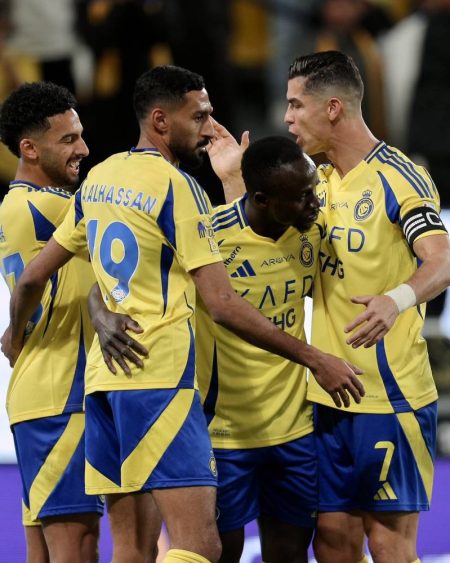 «كريستيانو» الأعلى أجراً.. و«بنزيما» الثامن