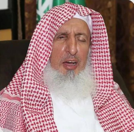 مفتي المملكة يوصي الحجاج بإخلاص الحج لله واتباع سُنَّة نبيه