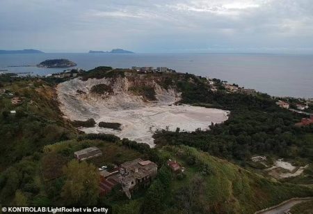 بركان إيطاليا العملاق يهدد نابلس.. تحذيرات من ثوران وشيك