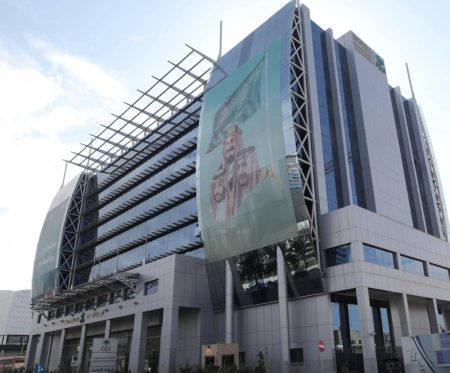 النيابة: السجن لمقيمَيْن روجا إعلانات مضللة لحملات حج وهمية