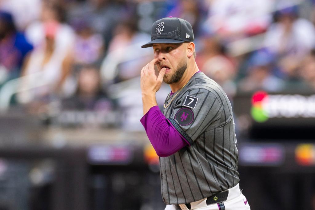 rewrite this title in Arabic Mets’ A.J. Minter out for season, set to undergo lat surgery