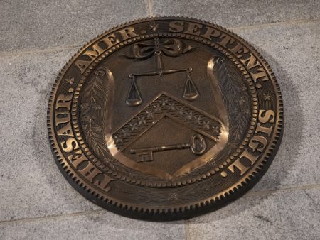 الخزانة الأميركية تفرض عقوبات على مرتبطين بحزب الله