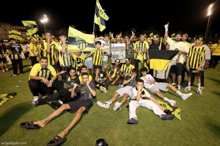 احتفالية الاتحاديين.. هتافات وألعاب نارية ونمور