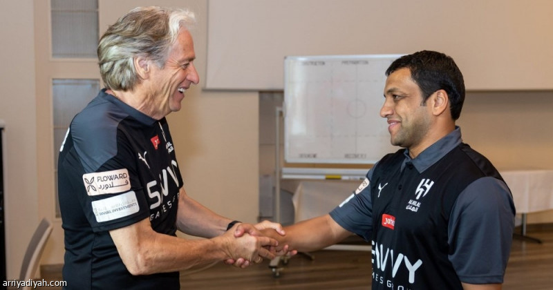 الشلهوب يخلف المعلم بعد 670 يوما