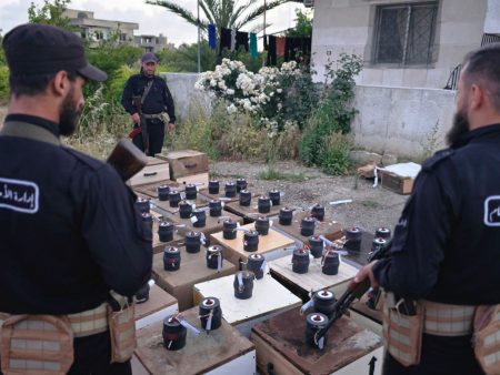 قوات الأمن تضبط مستودعا لعبوات ناسفة “معدة للتفجير” باللاذقية