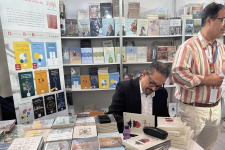 الشاعر حسين جلعاد يوقّع كتابه الجديد “شرفة آدم” في معرض الدوحة للكتاب