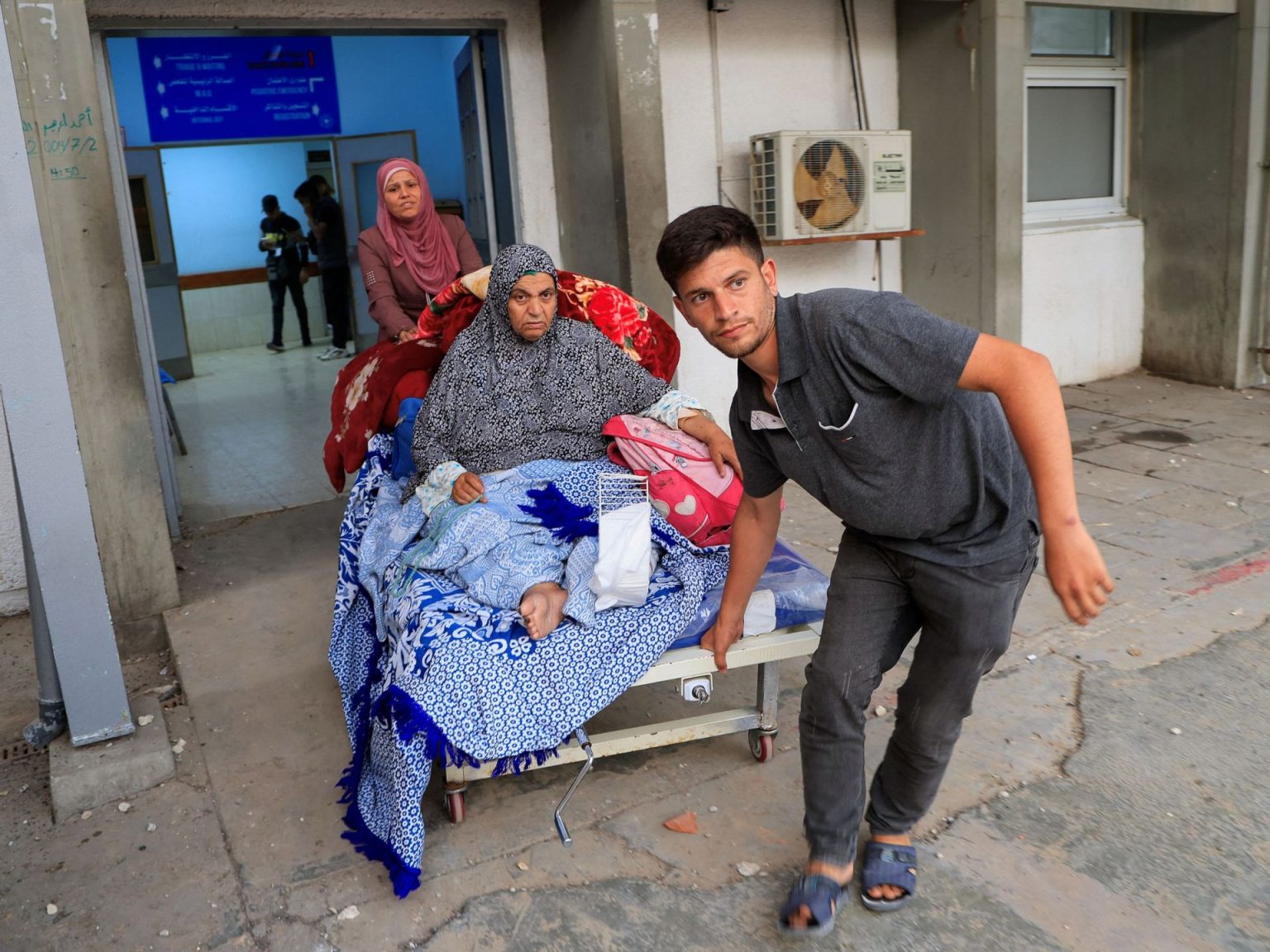 الحرب على غزة.. قصف عنيف بخان يونس وإسرائيل تعترض ثالث صاروخ من اليمن في 24