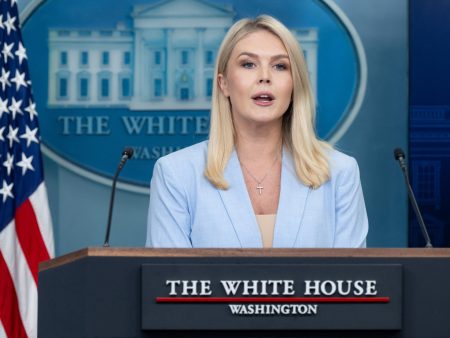 المتحدثة باسم البيت الأبيض تنشر رسالة إلى ترامب من نادل كشميري بقطر