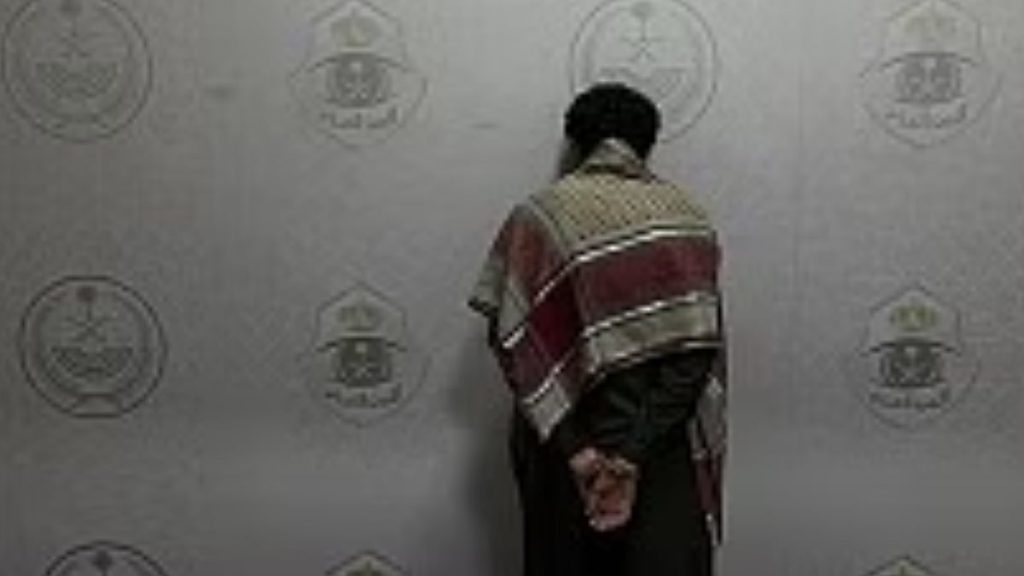 القبض على مخالف لنظام أمن الحدود بمنطقة الرياض لترويجه 57 كيلوجرامًا من الحشيش