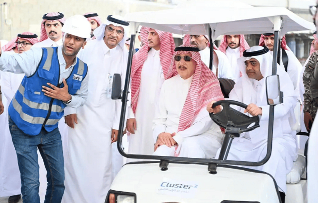 أمير جازان يتفقد سير العمل بمشروع مطار الملك عبدالله الدولي الجديد بجازان