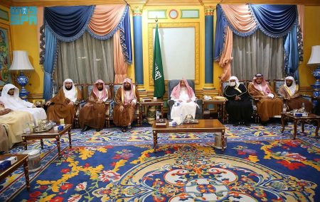 مفتي المملكة يستقبل الشيخ السديس وأئمة الحرم
