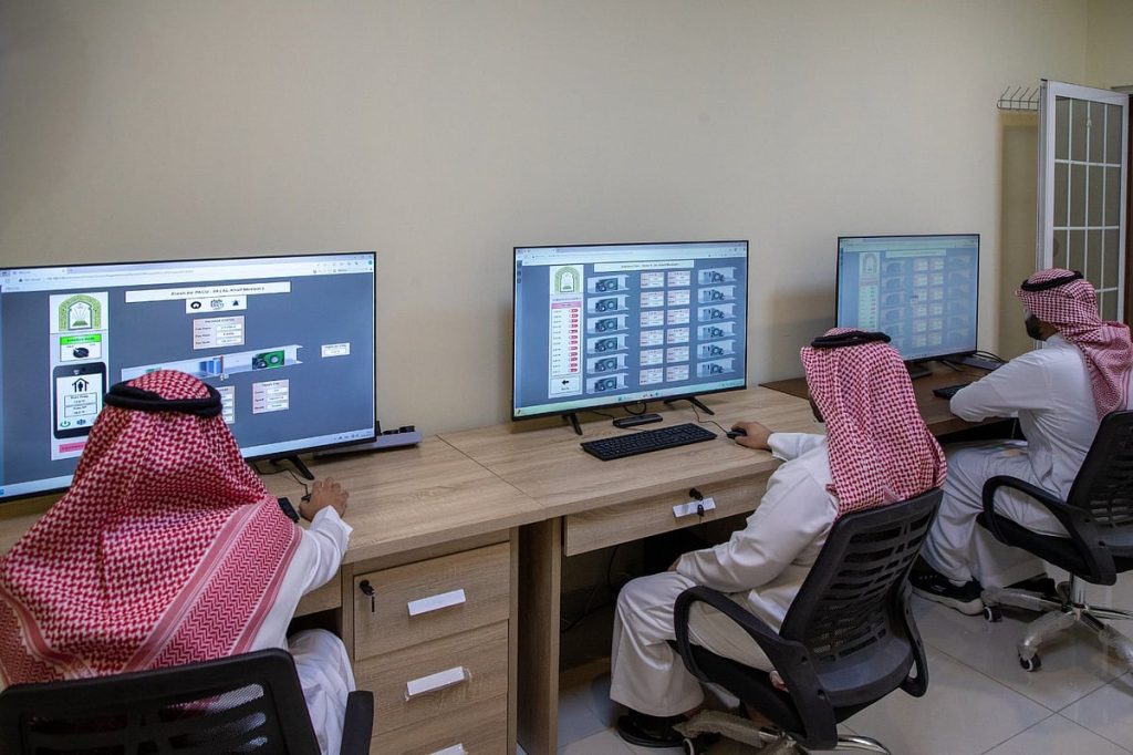 الشؤون الإسلامية: استحداث أنظمة متقدمة لرصد ثاني أكسيد الكربون في مسجدي الخيف ونمرة