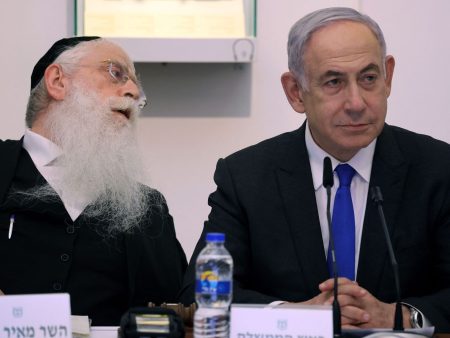 نتنياهو يجري مشاورات أمنية وحماس تتهمه بالسعي إلى حرب بلا نهاية