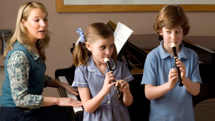 rewrite this title in Arabic An ill wind blows for school recorder playing