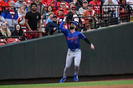 rewrite this title in Arabic Jesse Winker likely headed to injured list after exiting game as Mets’ lineup takes hit