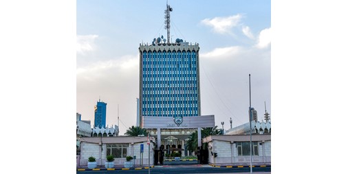 «الإعلام» تؤكد أهمية الالتزام بأعلى معايير المهنية وتحري الدقة في ضوء التطورات المتسارعة