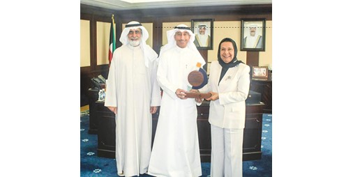 صلاح الماجد: حريصون على تقديم الدعم وإبداء المشورة القانونية أو الدفاع عن الجامعة