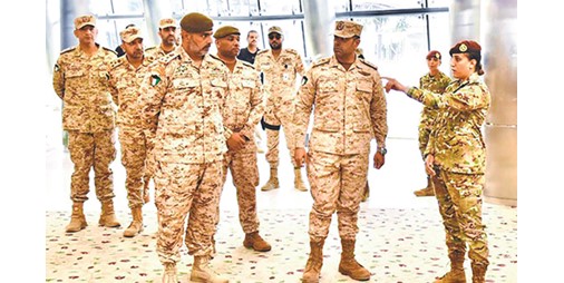 نائب رئيس الأركان يزور مركز تسجيل طلبات المتقدمات للالتحاق بشرف الخدمة العسكرية