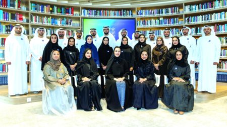 32 قيادياً شاباً من الجهات الحكومية في «تحدي المجتمع يجمعنا»