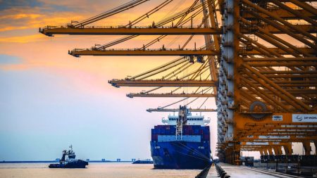 «موانئ دبي العالمية» تدير 11 منطقة اقتصادية على مساحة 8962 هكتاراً