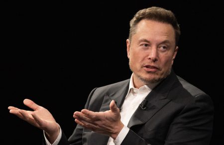 صراع المليارات.. ماسك يستعيد عرش “أغنى أغنياء العالم” بفارق مليار دولار