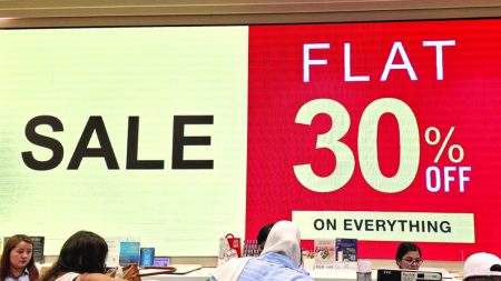 «تخفيضات الصيف» تستقطب المتعاملين بقسائم وهدايا قبل «العطلات»