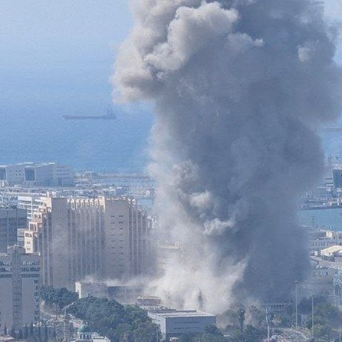 القناة 12 الإسرائيلية: أنباء عن سقوط ضحايا في حيفا وقرب تل أبيب جراء القصف الإيراني الأخير