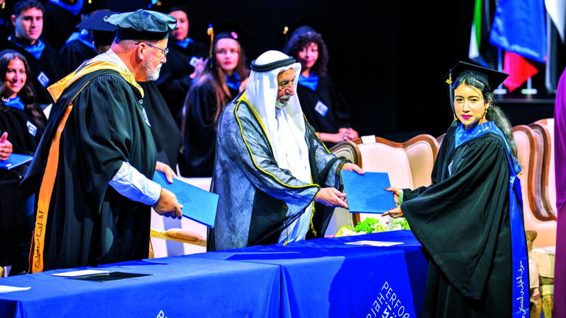 سلطان القاسمي يشهد تخريج الدفعة الثالثة من طلبة أكاديمية الشارقة للفنون الأدائية