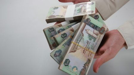 %11.5 ارتفاعاً في مكافآت ورواتب ومزايا الإدارة العليا لـ 17 بنكاً وطنياً في 2024