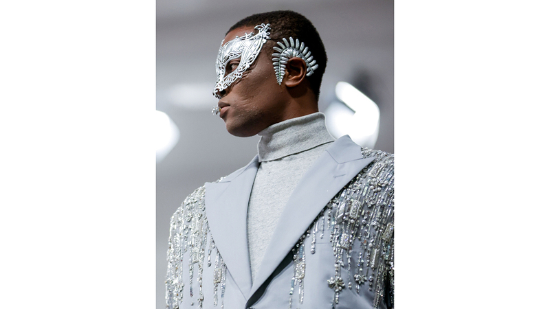 «إمكانات عالم الموضة».. ضوء على الفرص التجارية والإبداعية أمام الأزياء الفاخرة في دبي