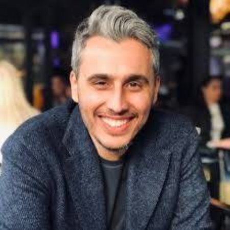 سحب الجنسية الكويتية من الإعلامي شعيب راشد