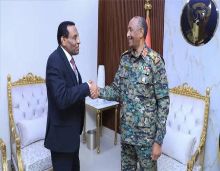 رئيس الوزراء السوداني الجديد يحلّ الحكومة