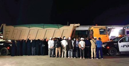 ضبط 3 مواطنين لنقلهم 108 وافدين مخالفين لأنظمة وتعليمات الحج