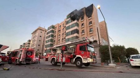 مصرع 3 بحريق مبنى سكني في الكويت